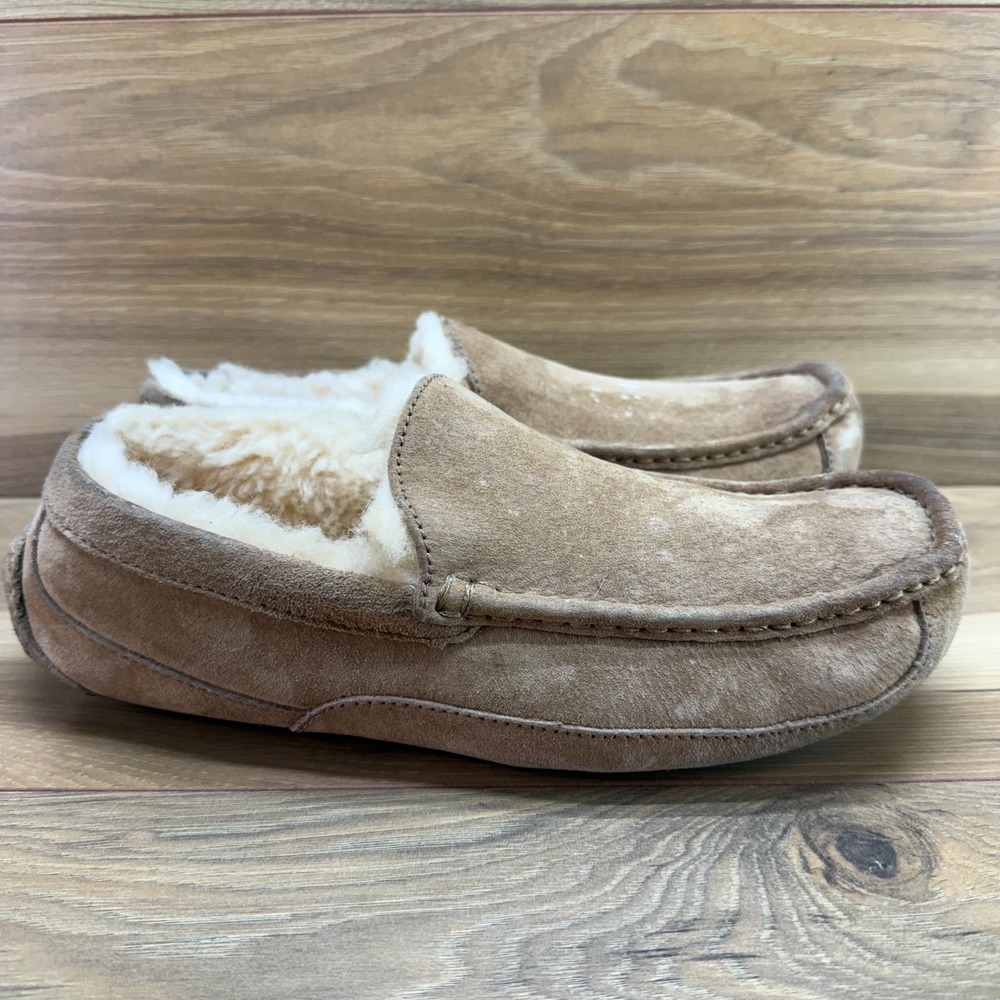 UGG Ascot Mens Slippers 9 Tan Suede Moc Toe Shearling Fur Lined Cozy